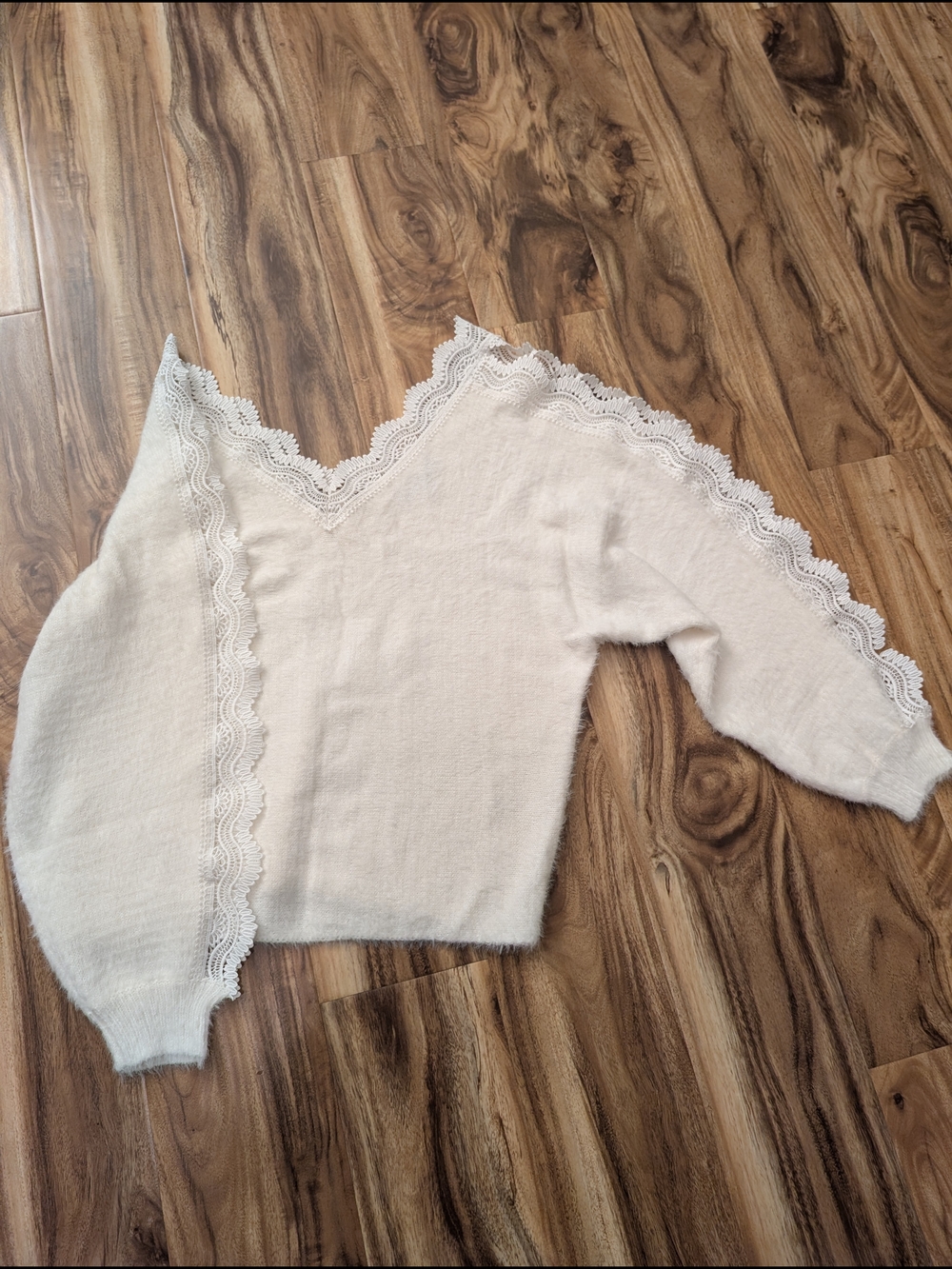 Aakaa Off White Lace-Trim V-Neck Pullover Sweater